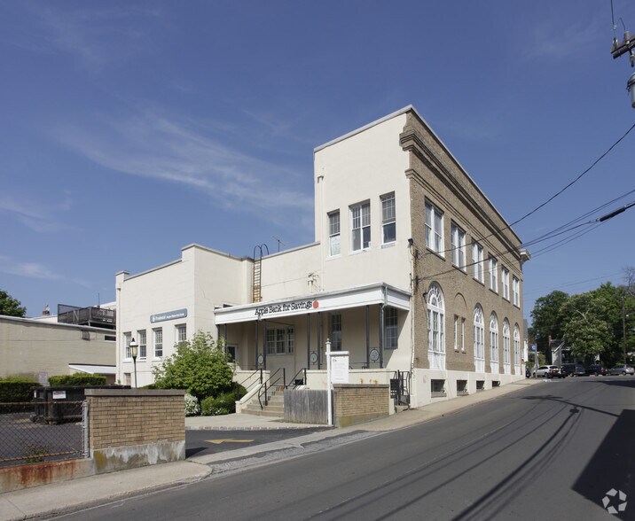 More Photos Of 138 Main St, Sag Harbor Office For Sale