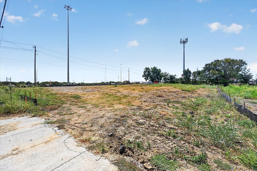 More Photos Of 5600 E Loop 820 S, Fort Worth Land For Sale