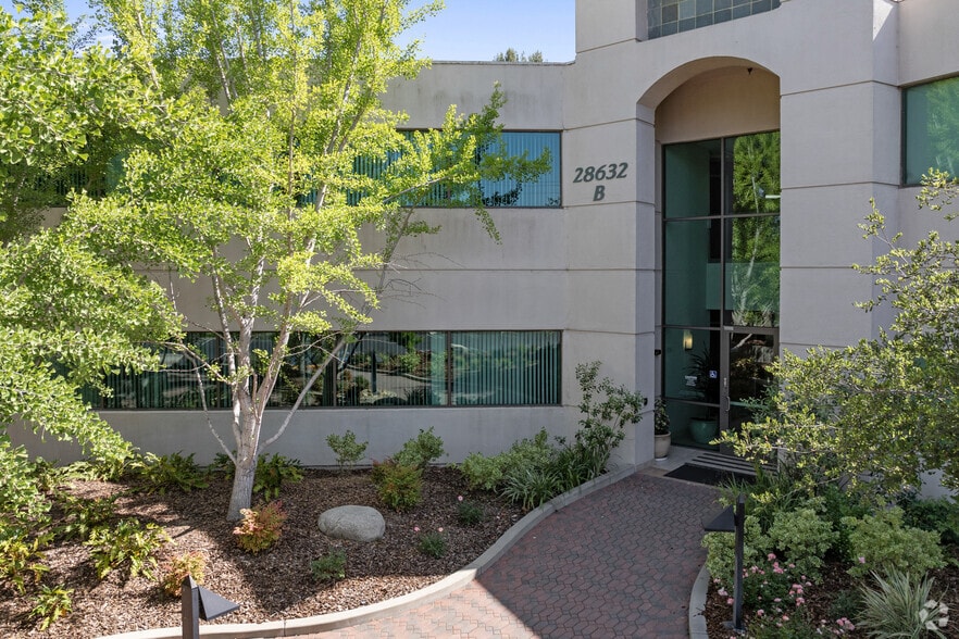 More Photos Of 28632 Roadside Dr, Agoura Hills Loft Creative Space For Lease