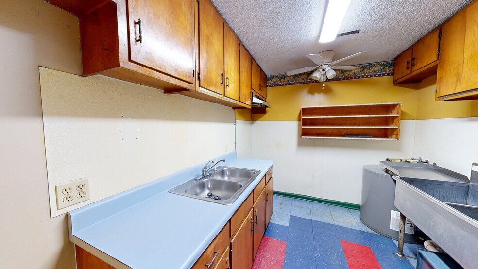 More Photos Of 104 N Herring St, Dothan Office For Sale