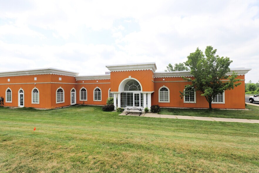 More Photos Of 1055 Charter Dr, Flint Medical For Sale