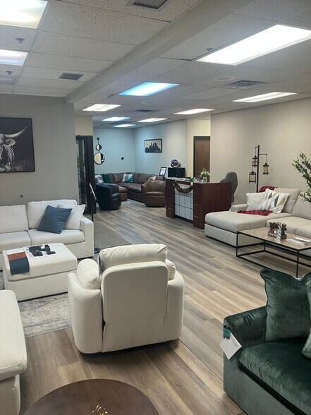 More Photos Of 15395 31st Ave, Plymouth Warehouse For Lease
