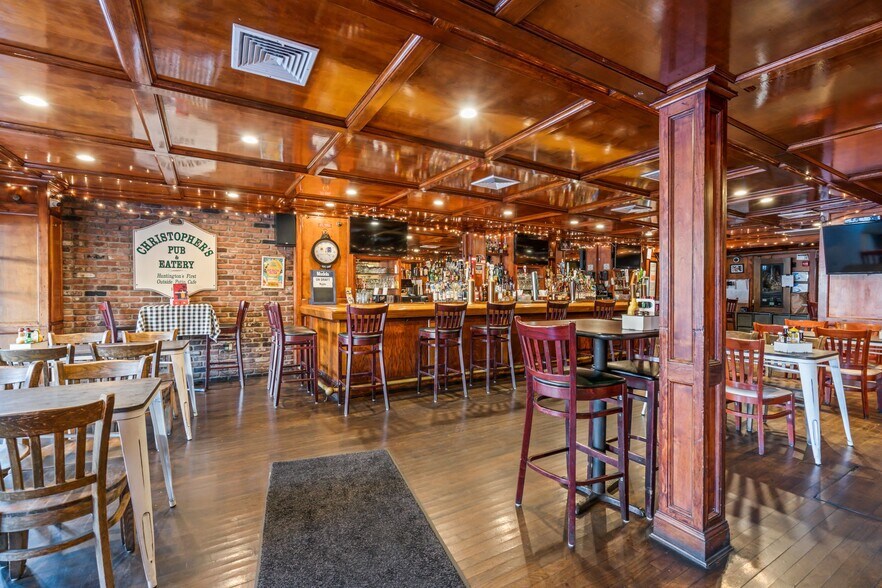 More Photos Of 8 Wall St, Huntington Restaurant For Sale