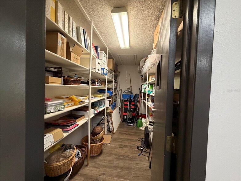 More Photos Of 208 E Lake Ave, Auburndale Religious Facility For Lease