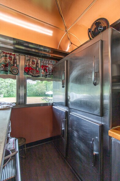 More Photos Of 585 US Route 5, Coventry Specialty For Sale