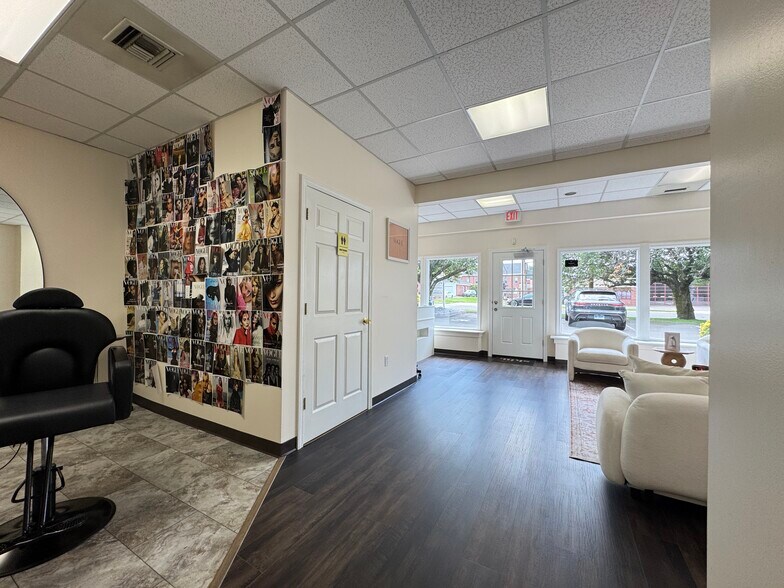 More Photos Of 10 Broadway, North Haven Storefront Retail Office For Lease