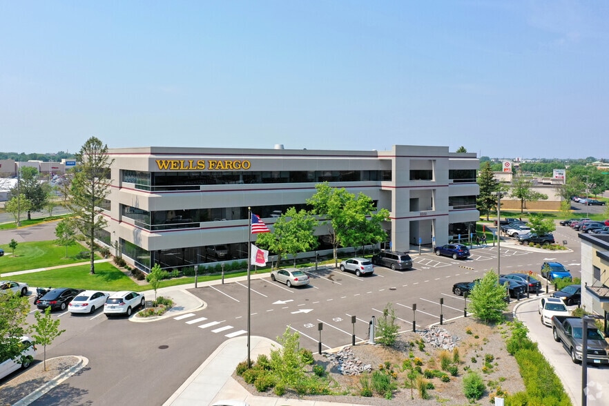 More Photos Of 3200 Main St NW, Coon Rapids Medical For Lease