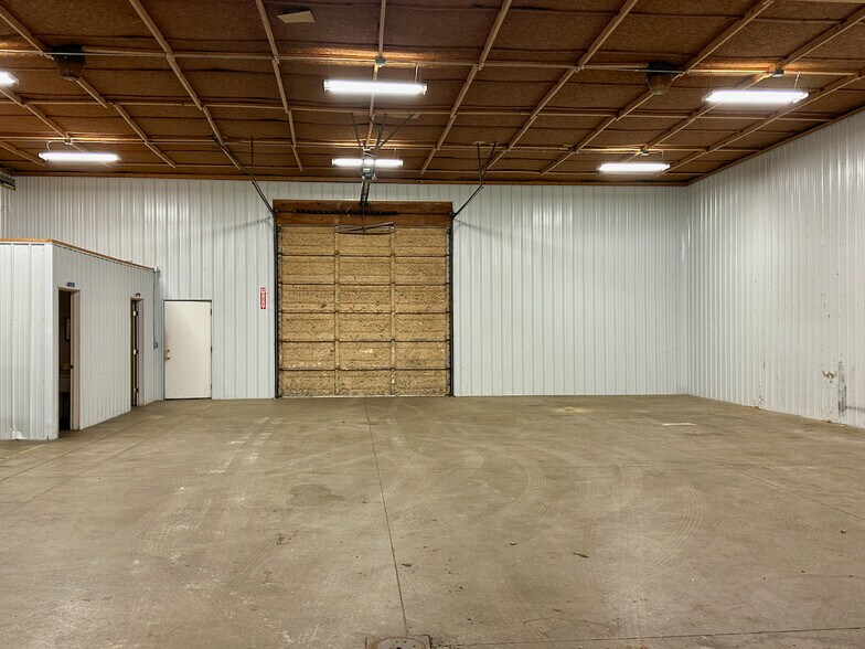 More Photos Of 7865 E Main Rd, Le Roy Warehouse For Lease