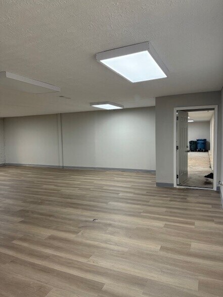 More Photos Of 1008 Morton St, Richmond Showroom For Lease