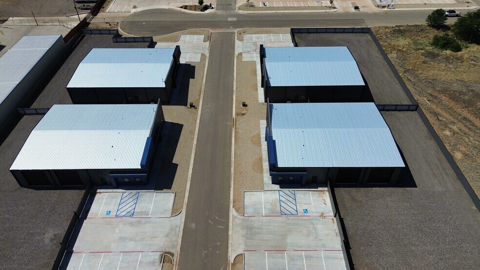 More Photos Of 3204 118th St, Lubbock Flex For Lease