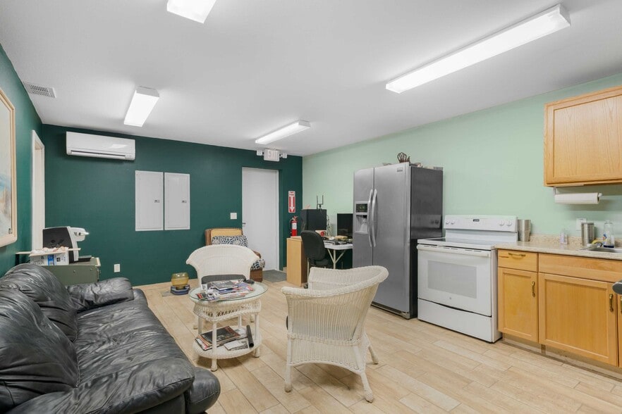 More Photos Of 14 Highway 19 N, Inglis Auto Repair For Sale