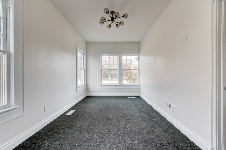 More Photos Of 1319 N Classen Dr, Oklahoma City Office For Lease