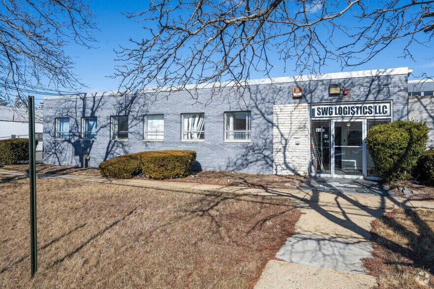 More Photos Of 170 Allen Blvd, Farmingdale Warehouse For Lease
