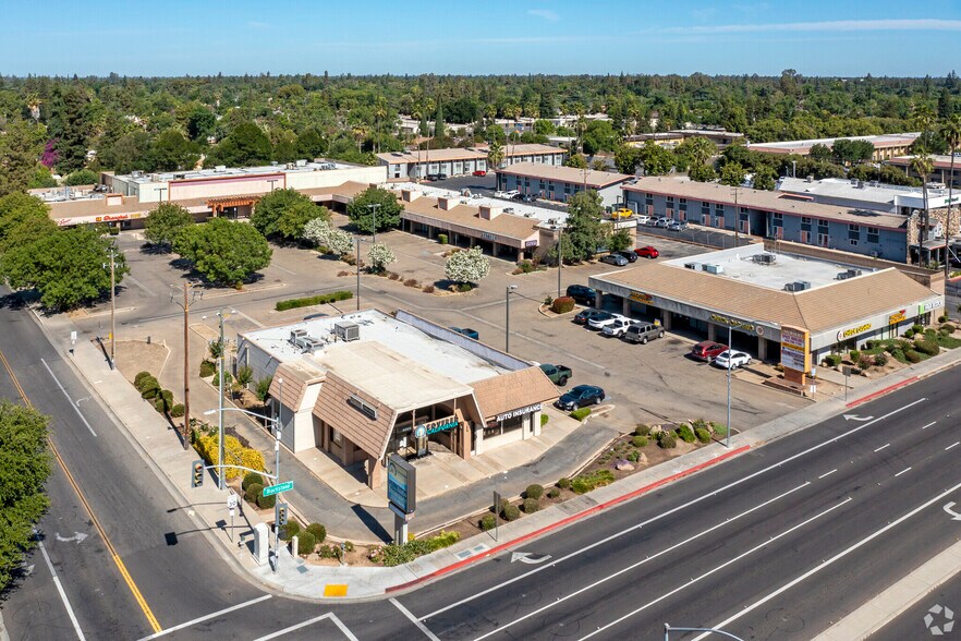 More Photos Of 4005 N Blackstone Ave, Fresno Restaurant For Sale