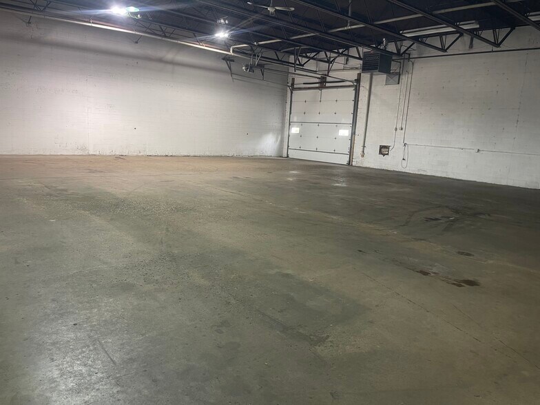 More Photos Of 900 S Cogswell Dr, Silver Lake Warehouse For Lease