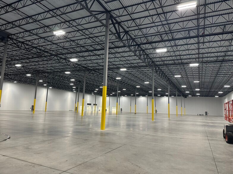 More Photos Of 891 Deyoung Rd, Greer Warehouse For Lease