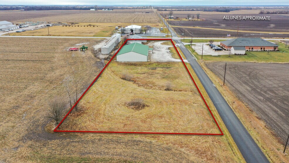 More Photos Of 22987 Cherry Ln, Jerseyville Storefront For Sale