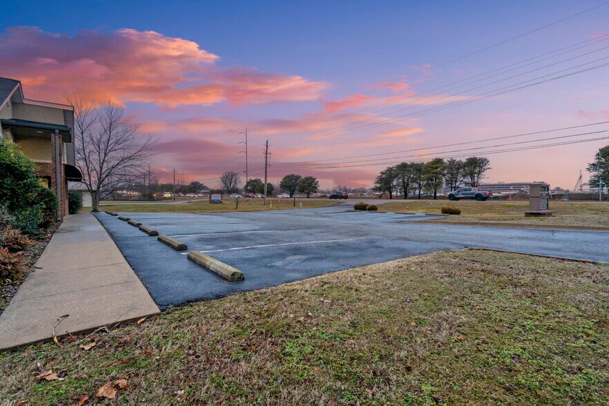 More Photos Of 1412 Se 14th St, Bentonville Medical For Sale