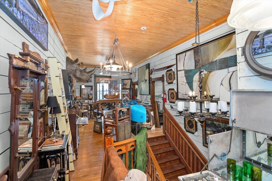 More Photos Of 310 N Mound St, Nacogdoches Flex For Sale