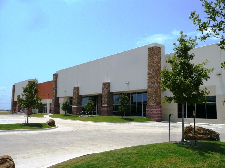 More Photos Of 1300 E Plano Pky, Plano Showroom For Lease