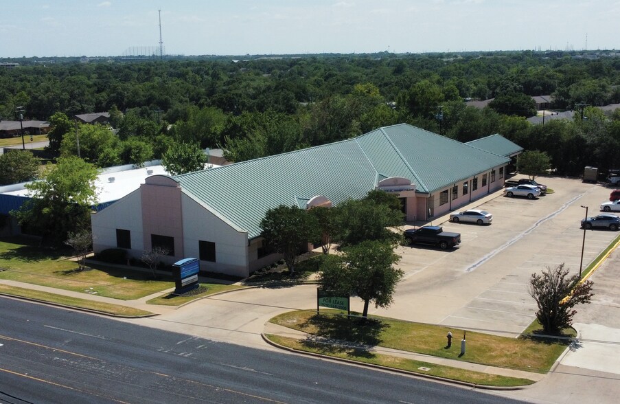 More Photos Of 2010 E Villa Maria Dr, Bryan Office For Lease