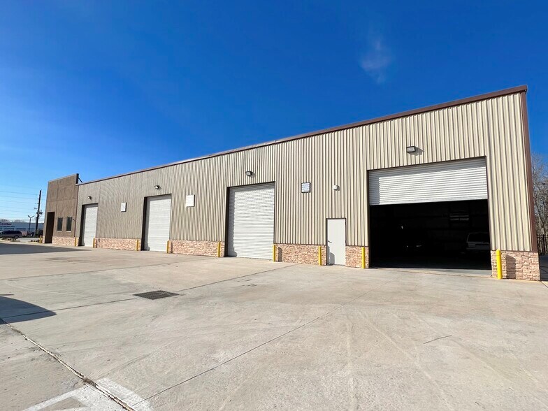 More Photos Of 1631 Highway 6 S, Houston Warehouse For Lease