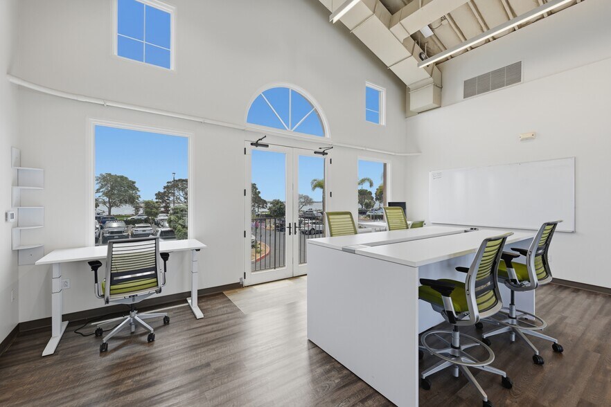 More Photos Of 1551 Shelter Island Dr, San Diego Hotel For Lease