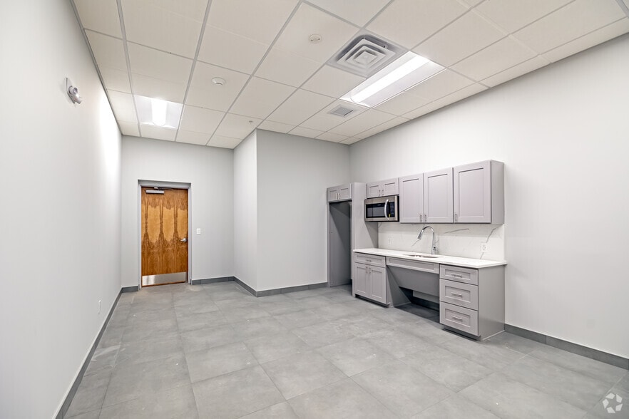 More Photos Of 7 Hook Rd, Bayonne Warehouse For Lease