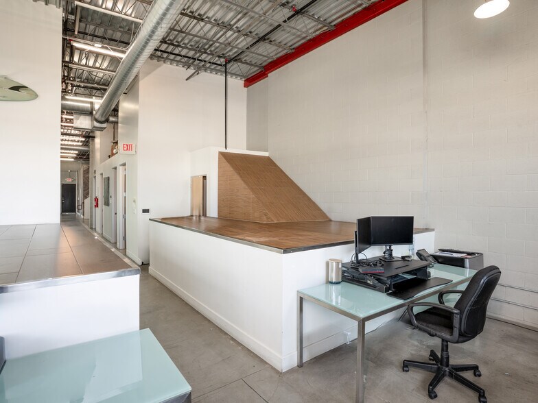 More Photos Of 134 Lomita St, El Segundo Office For Sale