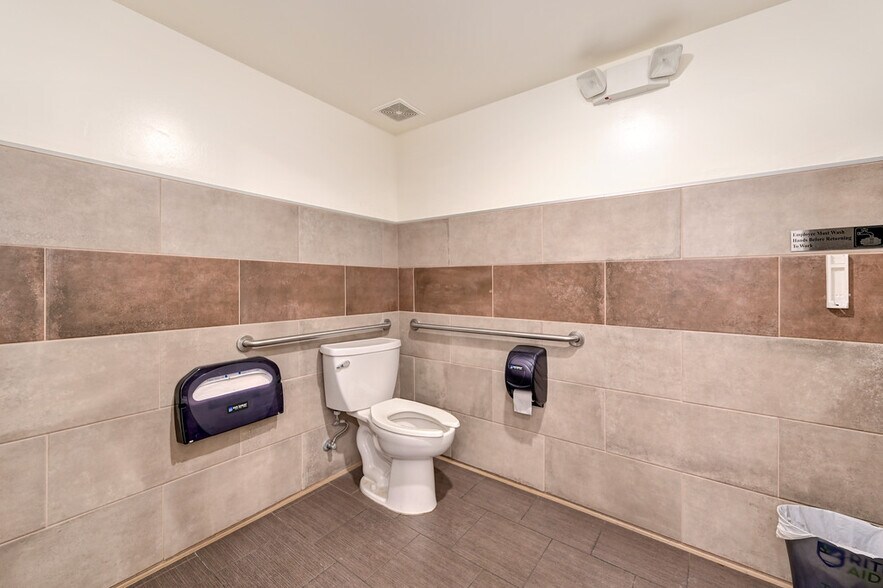 More Photos Of 27 S Main St, Colfax Storefront For Lease