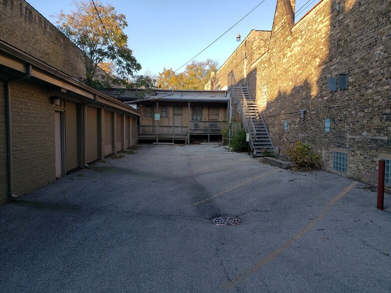 More Photos Of 827-829 Chicago Ave, Evanston Storefront For Lease