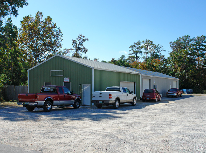 Primary Photo Of 325 Cedar Ave S, Niceville Service For Lease