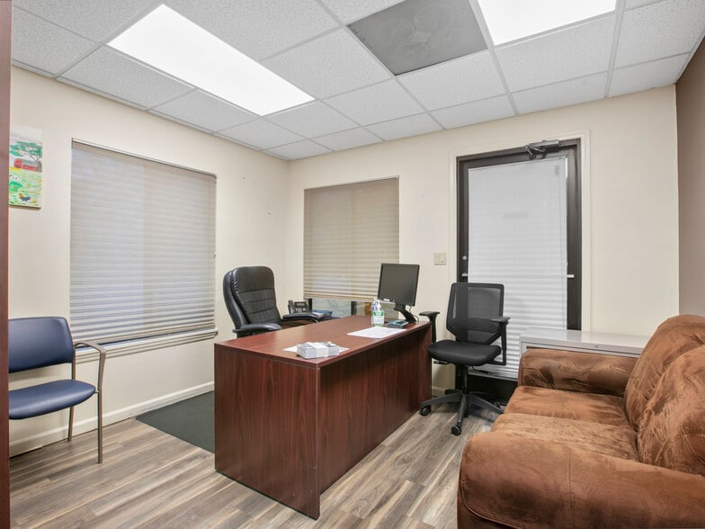 More Photos Of 1998 Hendersonville Rd, Asheville Medical For Lease
