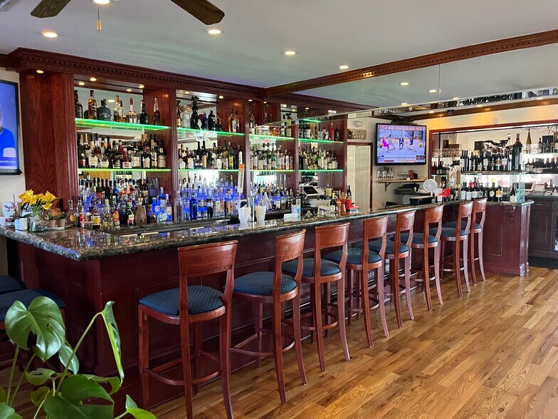 More Photos Of 95 Hudson Ave, Freeport Restaurant For Sale