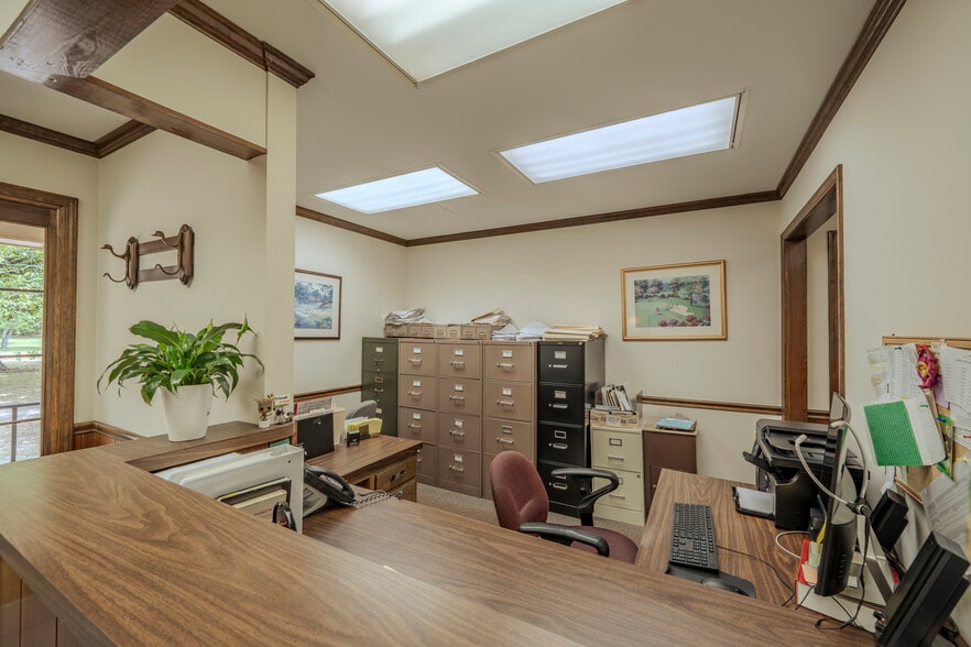 More Photos Of 40 W Main St, Savannah Office For Sale