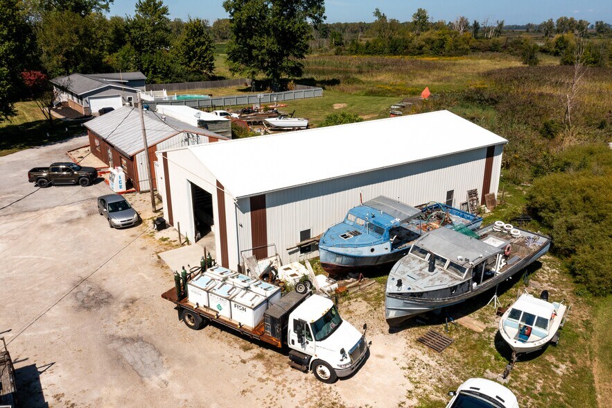 More Photos Of 6797 W Lakeshore Dr, Port Clinton Freestanding For Sale