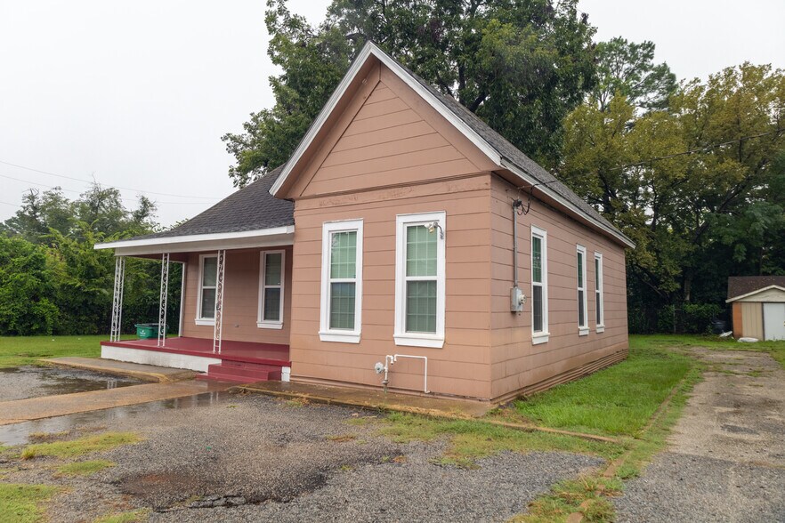 More Photos Of 416 W Palestine Ave, Palestine Office Residential For Sale