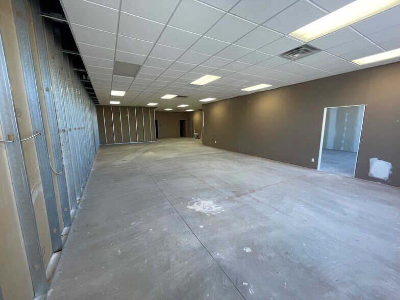 More Photos Of 14000 Northdale Blvd, Rogers Medical For Lease