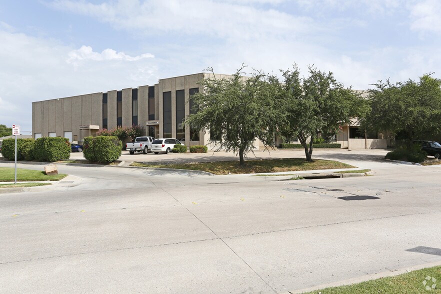 More Photos Of 616 S Sherman St, Richardson Flex For Sale