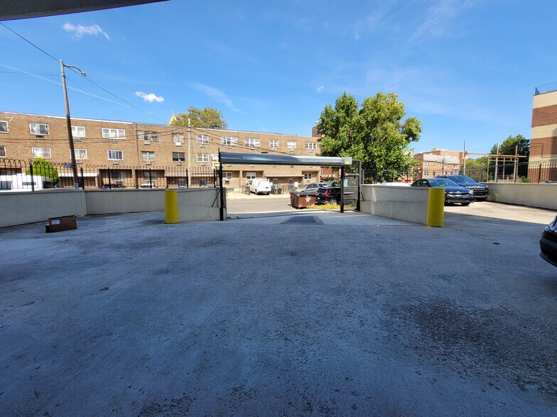 More Photos Of 76-09 Queens Blvd, Elmhurst Office For Lease