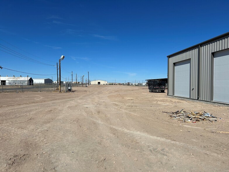 More Photos Of 2307 Stafford Blvd, Pecos Industrial For Lease