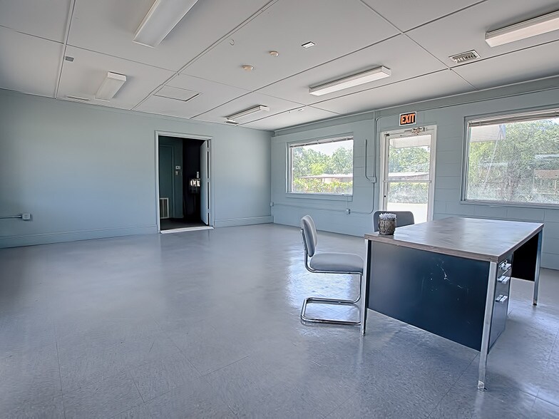 More Photos Of 1421 Griffin Rd, Leesburg Freestanding For Sale