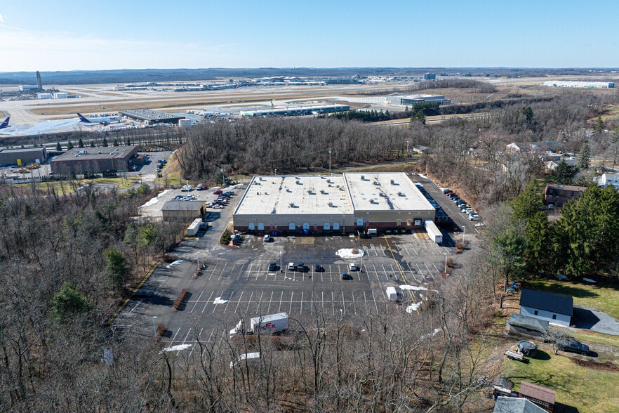 Primary Photo Of 1120 Stevenson Mill Rd, Coraopolis Flex For Sale