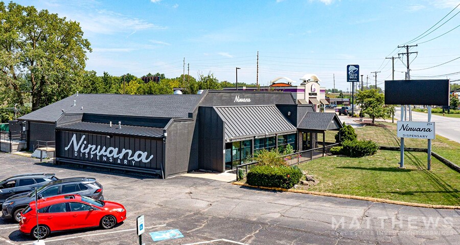 More Photos Of 914 Cleveland St, Elyria Freestanding For Sale