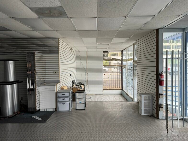 More Photos Of 2834 E Main St, Ventura General Retail For Sale