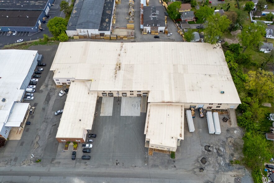 More Photos Of 16 Commercial Ave, Albany Warehouse For Lease