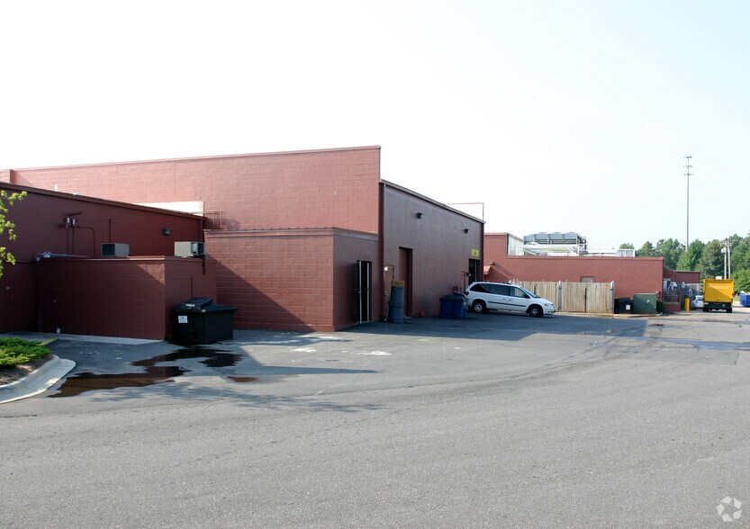 More Photos Of 8620 Camfield St, Charlotte Storefront For Lease