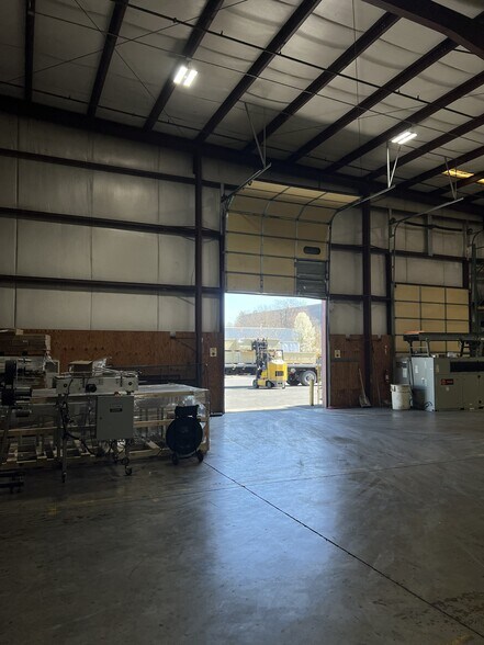 More Photos Of 566 Belle Cir, Harrisonburg Warehouse For Lease