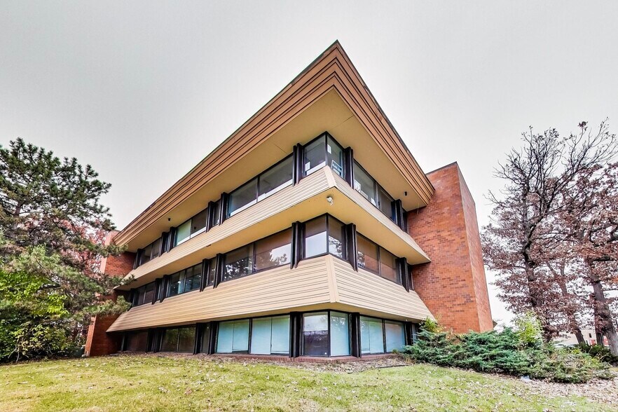 More Photos Of 3550 Lexington Ave N, Shoreview Medical For Lease