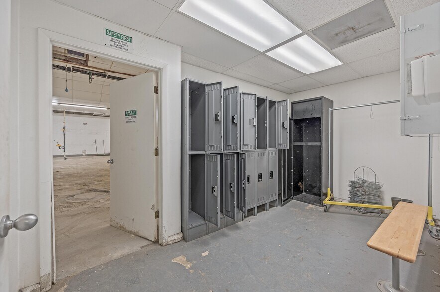 More Photos Of 3041 Gateway Dr, Pompano Beach Warehouse For Sale